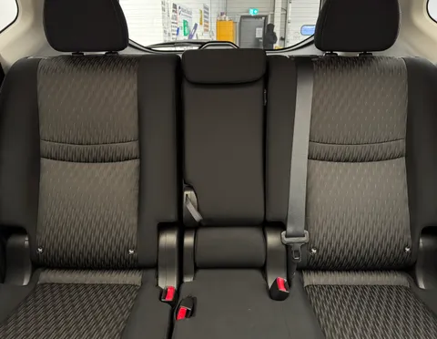 DE21GXL Nissan X-Trail 1.7 dCi N-Connecta 5dr 4WD Thumbnail #17