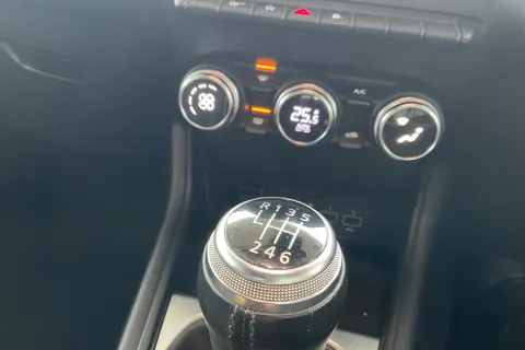 HV20ELO Renault Captur 1.5 dCi 95 S Edition 5dr Thumbnail #22