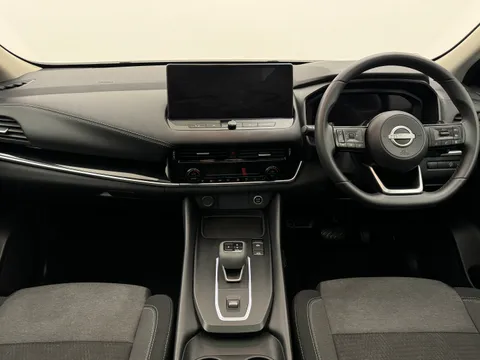 YC72VFJ Nissan Qashqai 1.3 DiG-T MH N-Connecta 5dr Thumbnail #9