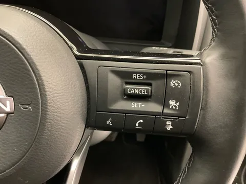 YC72VFJ Nissan Qashqai 1.3 DiG-T MH N-Connecta 5dr Thumbnail #15