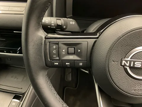 YC72VFJ Nissan Qashqai 1.3 DiG-T MH N-Connecta 5dr Thumbnail #16