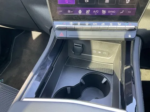 DX74OYH Renault Austral E-Tech FHEV Iconic Esprit Alpine 5dr Auto Thumbnail #22