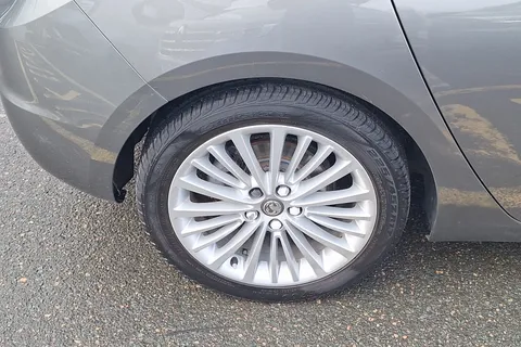 VU68DHE Vauxhall Astra 1.6T 16V 200 Elite Nav 5dr Thumbnail #5