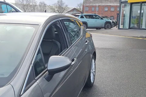 VU68DHE Vauxhall Astra 1.6T 16V 200 Elite Nav 5dr Thumbnail #26