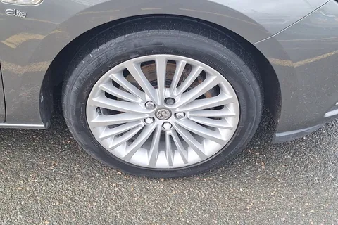 VU68DHE Vauxhall Astra 1.6T 16V 200 Elite Nav 5dr Thumbnail #28