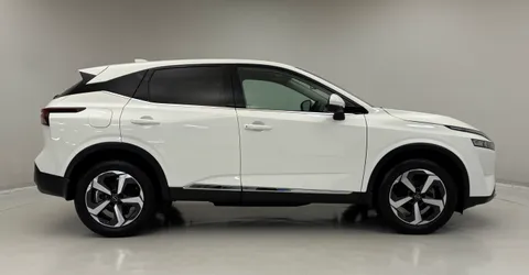 SJ72UEO Nissan Qashqai 1.3 DiG-T MH 158 N-Connecta 5dr Thumbnail #11