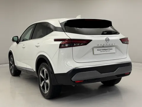 SJ72UEO Nissan Qashqai 1.3 DiG-T MH 158 N-Connecta 5dr Thumbnail #9