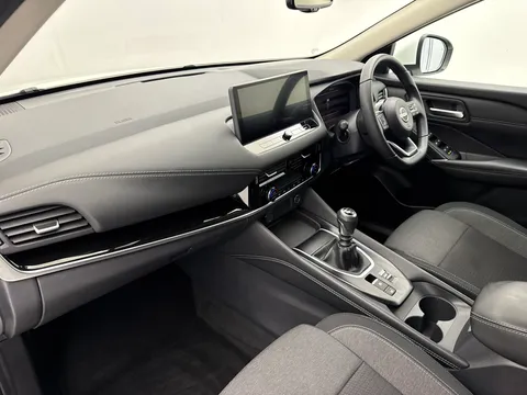 SJ72UEO Nissan Qashqai 1.3 DiG-T MH 158 N-Connecta 5dr Thumbnail #14