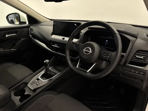 SJ72UEO Nissan Qashqai 1.3 DiG-T MH 158 N-Connecta 5dr Thumbnail #24