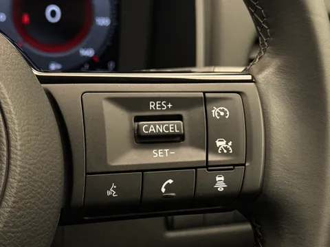 SJ72UEO Nissan Qashqai 1.3 DiG-T MH 158 N-Connecta 5dr Thumbnail #26