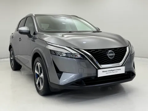 DY72ZRG Nissan Qashqai 1.3 DiG-T MH N-Connecta [Glass Roof] 5dr Thumbnail #2