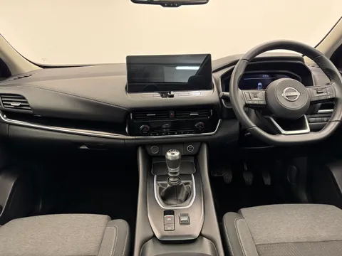 DY72ZRG Nissan Qashqai 1.3 DiG-T MH N-Connecta [Glass Roof] 5dr Thumbnail #3