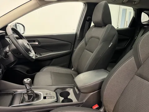 DY72ZRG Nissan Qashqai 1.3 DiG-T MH N-Connecta [Glass Roof] 5dr Thumbnail #15