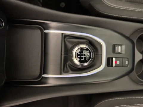 DY72ZRG Nissan Qashqai 1.3 DiG-T MH N-Connecta [Glass Roof] 5dr Thumbnail #17