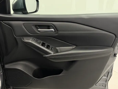 DY72ZRG Nissan Qashqai 1.3 DiG-T MH N-Connecta [Glass Roof] 5dr Thumbnail #21