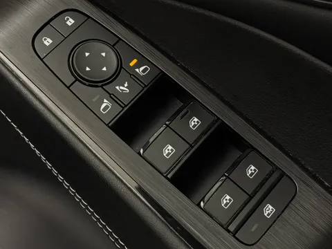 DY72ZRG Nissan Qashqai 1.3 DiG-T MH N-Connecta [Glass Roof] 5dr Thumbnail #22