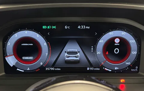 DY72ZRG Nissan Qashqai 1.3 DiG-T MH N-Connecta [Glass Roof] 5dr Thumbnail #30