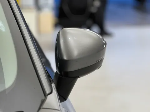 DY72ZRG Nissan Qashqai 1.3 DiG-T MH N-Connecta [Glass Roof] 5dr Thumbnail #33