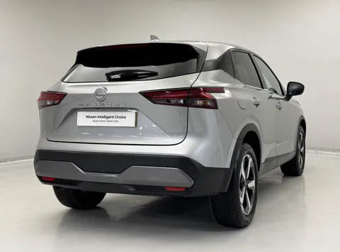 YX72PKE Nissan Qashqai 1.3 DiG-T MH N-Connecta 5dr Thumbnail #9