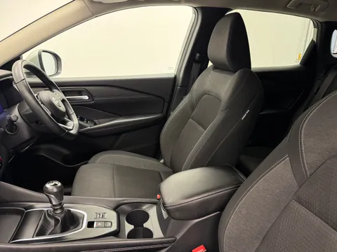 YX72PKE Nissan Qashqai 1.3 DiG-T MH N-Connecta 5dr Thumbnail #15