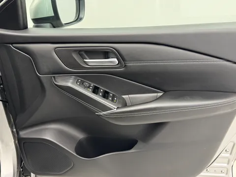 YX72PKE Nissan Qashqai 1.3 DiG-T MH N-Connecta 5dr Thumbnail #20