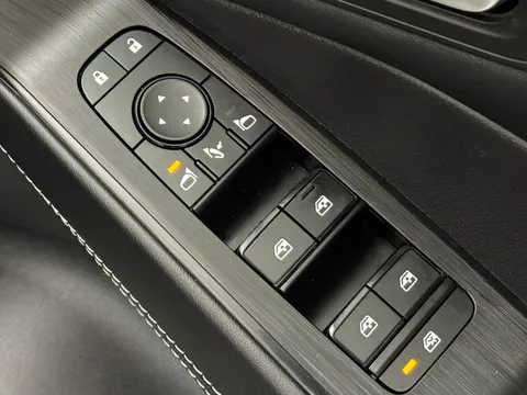 YX72PKE Nissan Qashqai 1.3 DiG-T MH N-Connecta 5dr Thumbnail #21