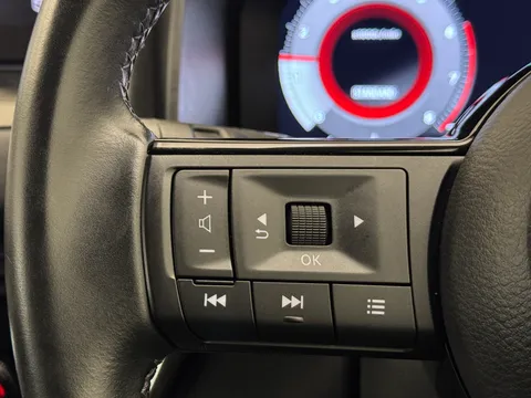 YX72PKE Nissan Qashqai 1.3 DiG-T MH N-Connecta 5dr Thumbnail #23