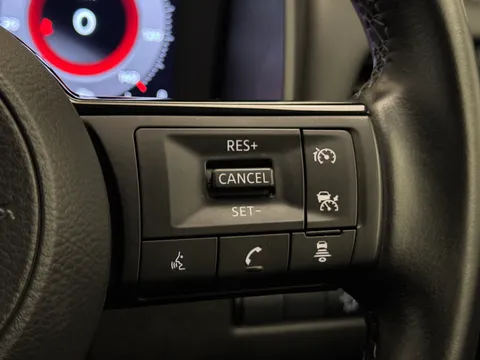 YX72PKE Nissan Qashqai 1.3 DiG-T MH N-Connecta 5dr Thumbnail #24