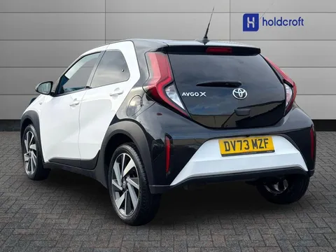 DV73MZF Toyota Aygo X 1.0 VVT-i Edge 5dr Thumbnail #3