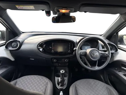 DV73MZF Toyota Aygo X 1.0 VVT-i Edge 5dr Thumbnail #11
