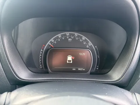 DV73MZF Toyota Aygo X 1.0 VVT-i Edge 5dr Thumbnail #12