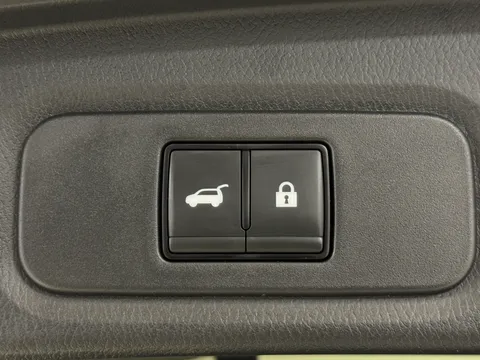 OX74FWV Nissan Qashqai 1.3 DiG-T MH Tekna 5dr Thumbnail #13