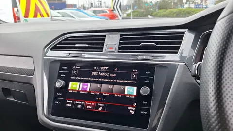 MD72XXM Volkswagen Tiguan 1.5 TSI 150 R-Line Edition 5dr DSG Thumbnail #25