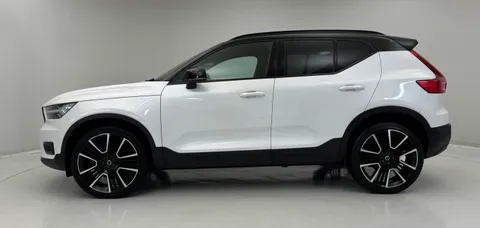 K10EEY Volvo XC40 2.0 B5P R DESIGN Pro 5dr AWD Auto Thumbnail #3