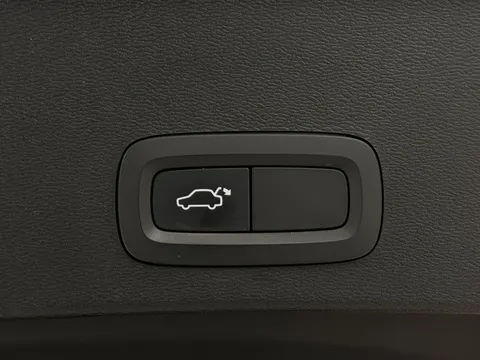 K10EEY Volvo XC40 2.0 B5P R DESIGN Pro 5dr AWD Auto Thumbnail #29