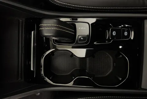 K10EEY Volvo XC40 2.0 B5P R DESIGN Pro 5dr AWD Auto Thumbnail #15
