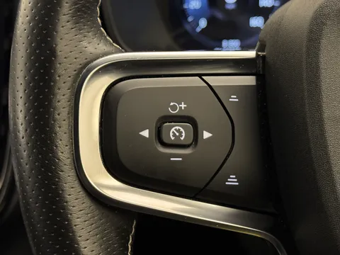 K10EEY Volvo XC40 2.0 B5P R DESIGN Pro 5dr AWD Auto Thumbnail #22