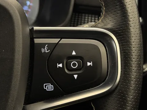 K10EEY Volvo XC40 2.0 B5P R DESIGN Pro 5dr AWD Auto Thumbnail #23