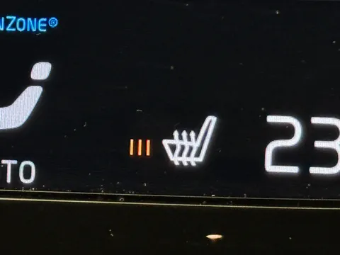 K10EEY Volvo XC40 2.0 B5P R DESIGN Pro 5dr AWD Auto Thumbnail #26