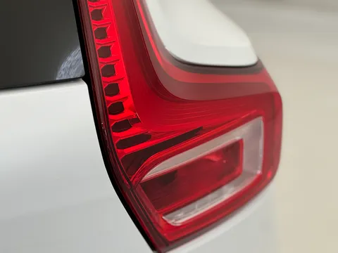 K10EEY Volvo XC40 2.0 B5P R DESIGN Pro 5dr AWD Auto Thumbnail #34