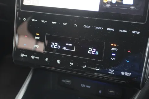 DC72MEU Hyundai Tucson 1.6 TGDi Hybrid 230 Premium 5dr 2WD Auto Thumbnail #29