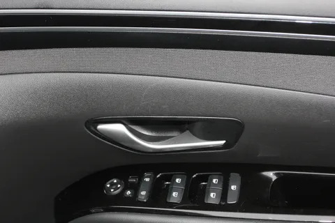 ET21HLF Hyundai Tucson 1.6 TGDi Hybrid 230 SE Connect 5dr 2WD Auto Thumbnail #19