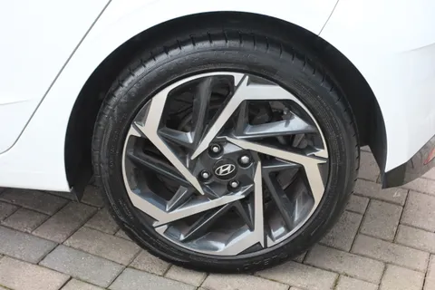 EN21WFG Hyundai i20 1.0T GDi 48V MHD Premium 5dr Thumbnail #6