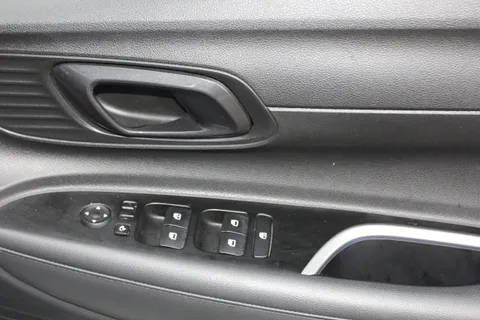 EN21WFG Hyundai i20 1.0T GDi 48V MHD Premium 5dr Thumbnail #15