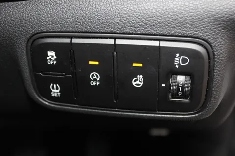 EN21WFG Hyundai i20 1.0T GDi 48V MHD Premium 5dr Thumbnail #17