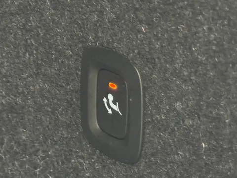 DV19DXA Volvo XC40 2.0 D3 Momentum 5dr Geartronic Thumbnail #32