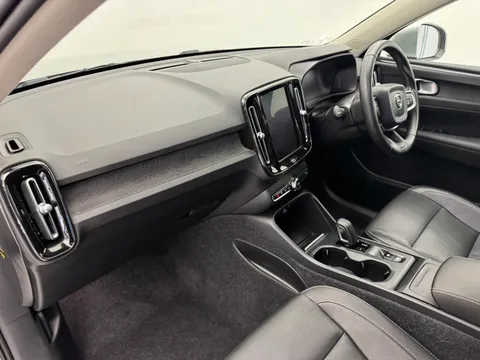 DV19DXA Volvo XC40 2.0 D3 Momentum 5dr Geartronic Thumbnail #13