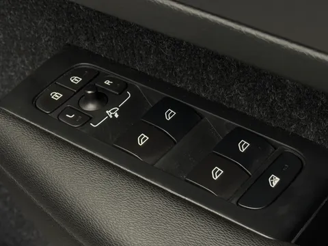 DV19DXA Volvo XC40 2.0 D3 Momentum 5dr Geartronic Thumbnail #21