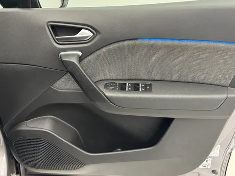 DN25WFC Renault Captur 1.6 E-Tech Full Hybrid 145 Techno 5dr Auto Thumbnail #17