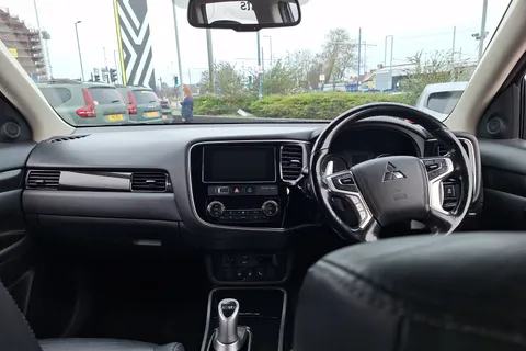 SP18TXO Mitsubishi Outlander 2.0 PHEV 4h 5dr Auto Thumbnail #4